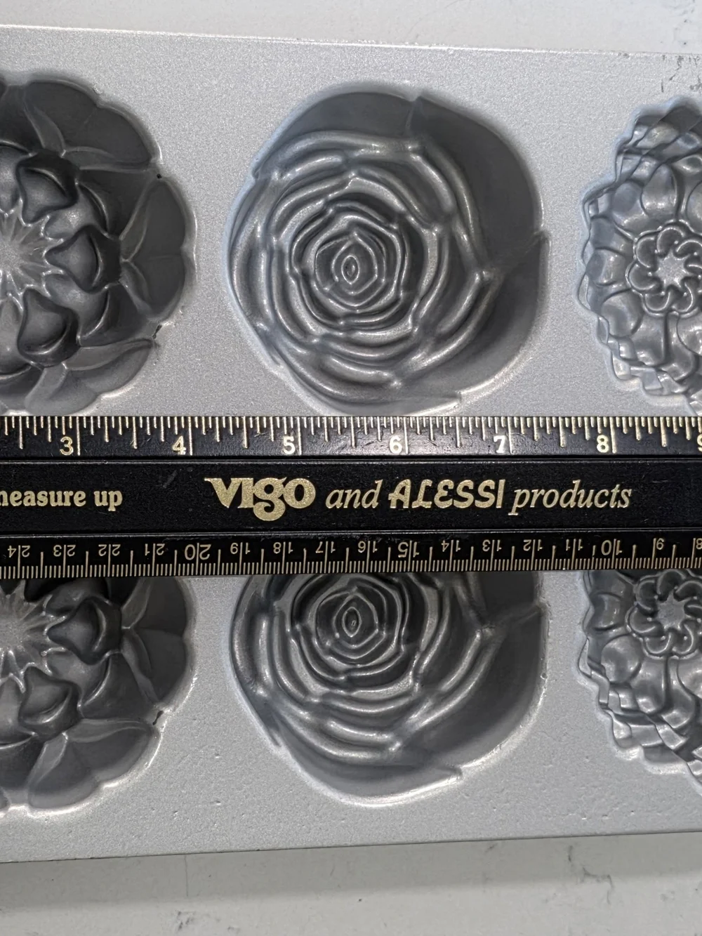 Nordic Ware Floral Mini Cakelets 6 Cavity 3 Cup Bakeware Metal Nonstick Aluminum